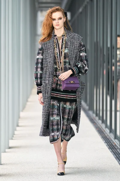 Look 18